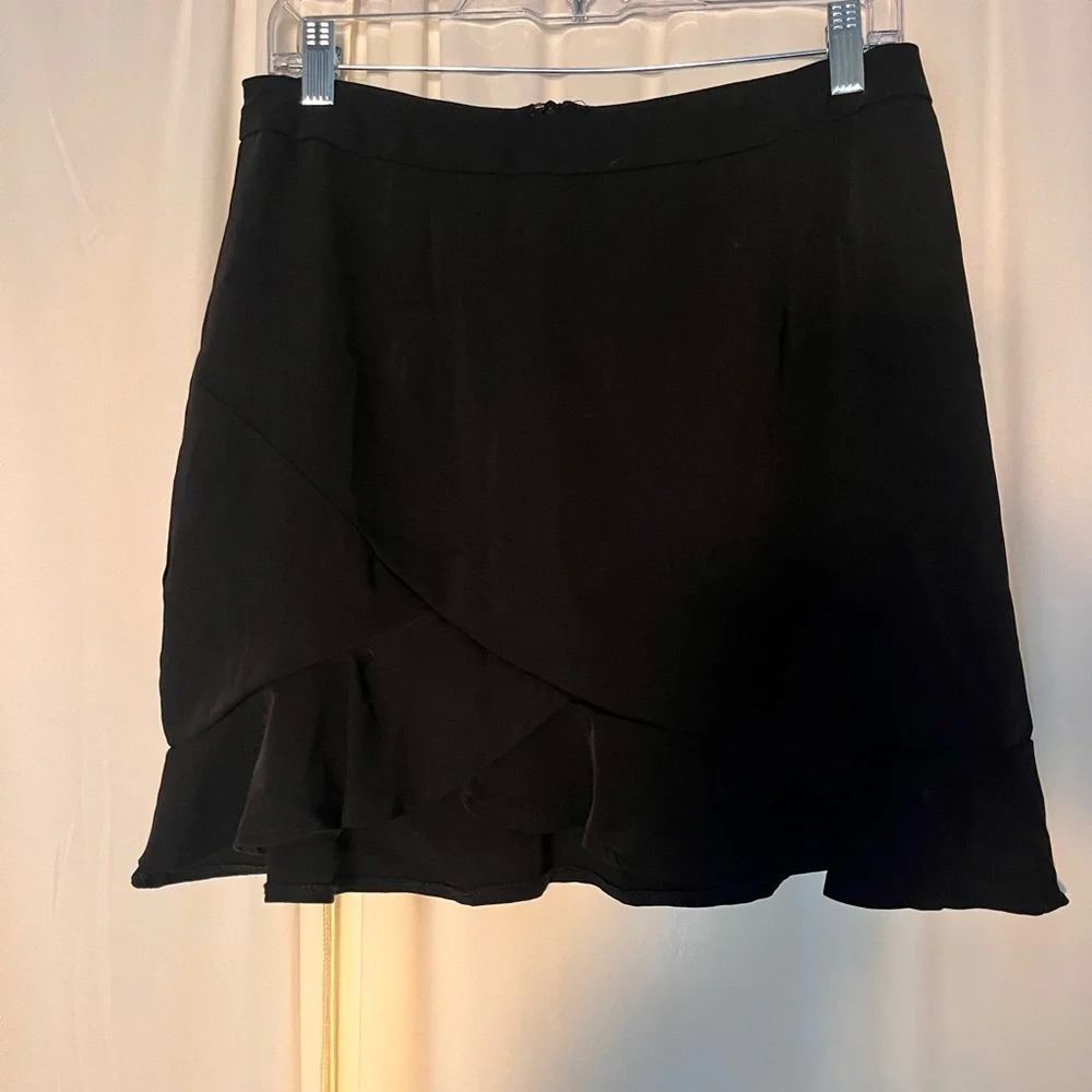 Superdown‎ Black Skater Mini Skirt with Ruffle Hem size L